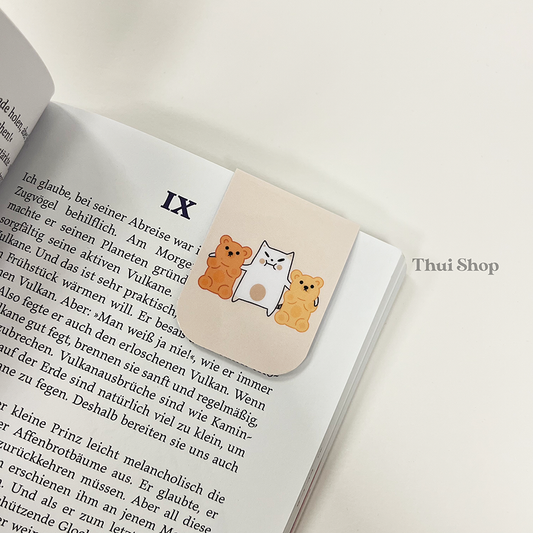 Frankie with gummy bears Magnetic Bookmark